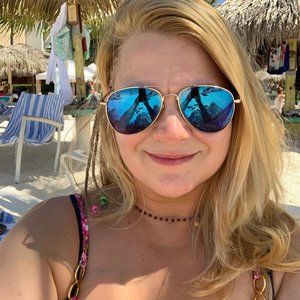 Meet your Posher, Maya